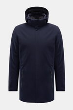 UBR Parka 'Regulator Parka Savile' navy, Slim Fit Twill aus Merinowolle, wasserdicht, atmungsaktiv, mit Kapuze, Primaloft-Wattierung, Fronttaschen, von vorne fotografiert.