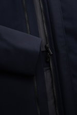 UBR Parka 'Regulator Parka Savile' navy, Nahaufnahme von Reißverschluss und Ärmel, Twill aus Merinowolle, wasserdicht, Slim Fit, atmungsaktiv.