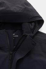 UBR Parka 'Regulator' schwarz, Nahaufnahme von Kapuze und Reißverschluss, wasser- und winddicht, ultraleicht, Slim Fit mit Primaloft-Wattierung.