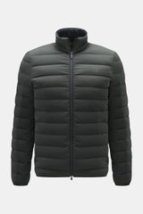 UBR Daunenjacke 'Sonic' dunkelgrün, frontal fotografiert, Slim Fit, wasserabweisend, ultraleicht, elastische Microfaser, Daunenfüllung, zwei-Wege-Reißverschluss, hochschließender Kragen.