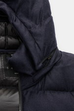 Close-up front-side view of UBR Down jacket 'Concord' navy melange hood showing pure wool fabric, soft touch, warm down filling, and zipper details. Urban style meets high performance: The 'Concord' down jacket from UBR combines innovative functionality w