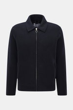 Frontansicht der 04651/ A trip in a bag Wolljacke 'Boiled Blouson' navy aus Bouclé-Strick, Slim Fit, Metall-Reißverschluss, Umlegekragen, schräge Taschen.