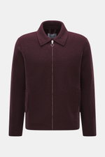 Frontansicht der 04651/ A trip in a bag Wolljacke 'Boiled Blouson' bordeaux aus Bouclé-Strick, Slim Fit mit Metall-Reißverschluss, Umlegekragen, Leistentaschen.