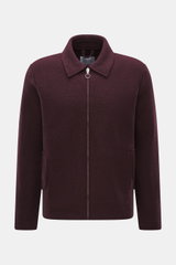 Frontansicht der 04651/ A trip in a bag Wolljacke 'Boiled Blouson' bordeaux aus Bouclé-Strick, Slim Fit mit Metall-Reißverschluss, Umlegekragen, Leistentaschen.