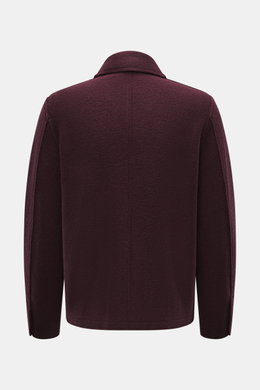 Rückansicht der 04651/ A trip in a bag Wolljacke 'Boiled Blouson' bordeaux aus Bouclé-Strick, Slim Fit, Umlegekragen, gewalkte Qualität, Raw-Edge-Finish, Metall-Reißverschluss, schräge Leistentaschen, Druckknopfärmel, Unconstructed Design, eine Innentasch