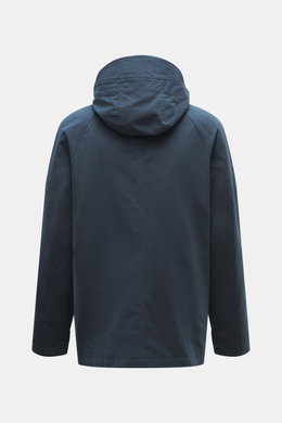 Rückansicht der 04651/ A trip in a bag Wachsjacke 'Sailor' navy/braun mit abnehmbarer Kapuze, wasserabweisender Baumwolle, Slim Fit und Cordkragen.