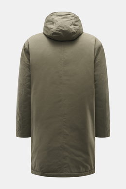 Rückansicht des olivfarbenen 04651/ A trip in a bag Parka 'Winter' mit Kapuze, oversized Fit, Baumwoll-Microfaser-Mix, weichem Griff, hohem Kragen.