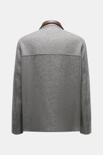 Brunello Cucinelli Jacke grau shown from the back, classic elegance with utility elements, made of cashmere and wool blend, slim fit with adjustable waist tabs.