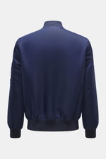 Brunello Cucinelli Blouson dunkelblau, Rückansicht, hochwertige Microfaser, glatter Griff, leichte Wattierung, Regular Fit, elastische Bündchen und Saum.
