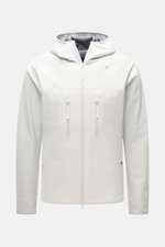Stone Island Jacke 'Stellina' offwhite, Frontansicht, hochwertige Microfaser, wind- und wasserabweisend, Regular Fit, Zwei-Wege-Reißverschluss, Kapuze, Zipper-Brusttaschen, Druckknopf-Fronttaschen, Ärmel mit Daumenloch, regulierbarer Saum.