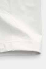 Stone Island Jacke 'Stellina' offwhite in Frontansicht, hochwertige Microfaser, wind- und wasserabweisend, Regular Fit, Zwei-Wege-Reißverschluss, hochverschließbarer Kragen, Kapuze, 'Stellina'-Stitching, Zipper-Brusttaschen, Fronttaschen mit Druckknöpfen,