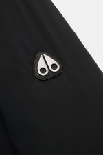 Close-up front-side view of the metal logo on the upper arm of the Moose Knuckles Down jacket 'Northdale' black, made from high-quality microfiber.

Additional description: Casual outdoor looks for colder days: With its sporty hoodie design, the down jack