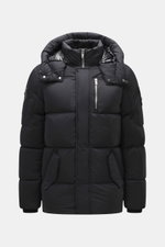 Moose Knuckles Daunenjacke 'Everest 3Q' schwarz, Frontansicht, mit abnehmbarer Kapuze, Reißverschlüssen, Brusttasche und typischem Logo am Oberarm, wind- und wasserabweisend, Slim Fit.