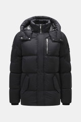 Moose Knuckles Daunenjacke 'Everest 3Q' schwarz, Frontansicht, mit abnehmbarer Kapuze, Reißverschlüssen, Brusttasche und typischem Logo am Oberarm, wind- und wasserabweisend, Slim Fit.