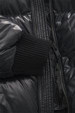 Close-up front view of Moose Knuckles Down blouson 'King's Puffer' black, showing high-quality microfiber, slim fit, warm down filling, two-way zipper, ribbed knit blouson collar, snap button front pockets, rubberized label on upper arm, elastic hem and s