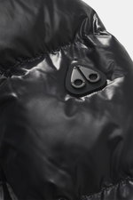Close-up from above of the black Moose Knuckles Down blouson "King's Puffer" showcasing high-quality microfiber, slim fit, warm down filling, two-way zipper, typical blouson collar made of ribbed knit, front pockets with snap button, rubberized label on u