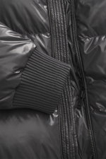 Close-up front view of the Moose Knuckles Down blouson "King's Puffer" grey, showing high-quality microfiber, slim fit, warm down filling, two-way zipper, typical blouson collar made of ribbed knit, front pockets with snap button, rubberized label on uppe
