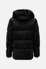 Rear view of the Moose Knuckles Down jacket 'Original 3Q' black with detachable fur-trimmed hood, showcasing its quilted design and sleeve details.

<p>Easily withstands even extreme cold: The MOOSE KNUCKLES jacket provides exceptional warmth up to -30 de