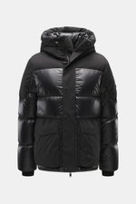 Front view of Moose Knuckles Down jacket 'Briar 3Q' black, high-quality microfiber, smooth touch, wind- and water-repellent, Slim Fit, warm down filling, two-way zipper, hood with drawstring, patch front pockets with flap, metal logo on upper arm, comfort