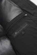 Close-up inside view of the Moose Knuckles Down jacket 'Briar 3Q' black showing high-quality microfiber, smooth touch, quilted lining fabric, two inner pockets with zipper, and brand label, highlighting features like wind- and water-repellent, Slim Fit, w