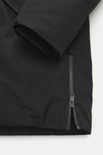 Close-up from above of the sleeve and side zipper of the Moose Knuckles Down jacket 'West-Ed 3Q' black, made of high-quality microfiber with smooth touch, wind- and water-repellent fabric, warm down filling, regular fit, two-way zipper, wind flap with but
