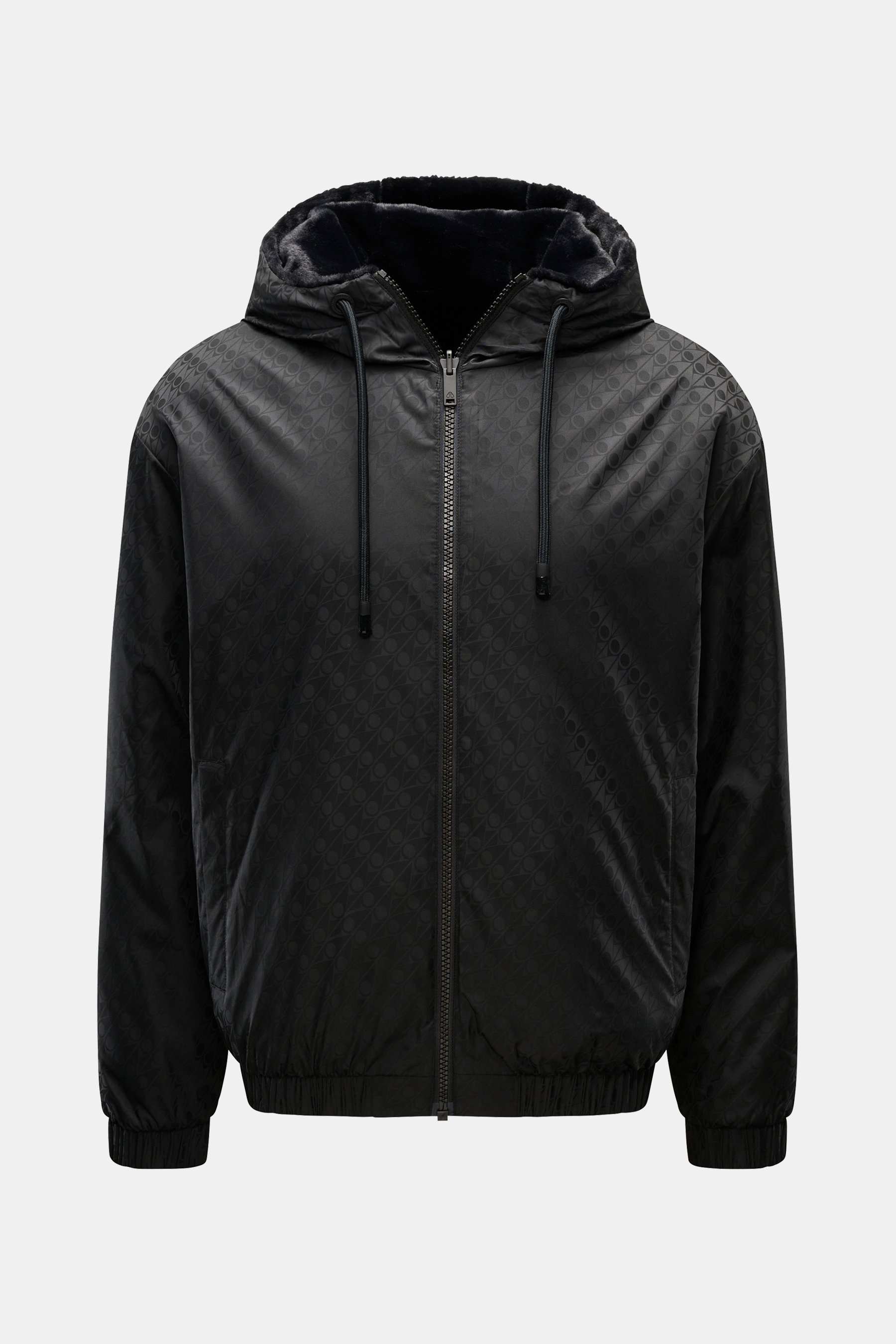 Moose Knuckles Wende-Blouson 'Borden Monogram' schwarz gemustert, frontal, mit Kapuze, Reißverschluss, elastischen Bündchen, Webpelz-Innenfutter.