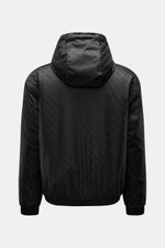 Moose Knuckles Wende-Blouson 'Borden Monogram' schwarz gemustert, Rückansicht mit Kapuze, Microfaser, Regular Fit, Webpelz, Tunnelzug, elastische Bündchen.