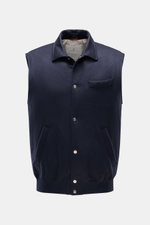 Brunello Cucinelli Cashmere Outdoorweste navy in Frontansicht, Slim Fit, mit variablen Kragen, Druckknopfleiste, Brust- und Leistentaschen.