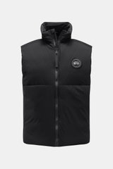 Front view of Canada Goose Daunenweste 'Lodge' schwarz, super lightweight black down vest with ripstop microfiber, slim fit, wind and water resistant, padded stand collar, two-way zipper, tonal web label, side seam pockets, adjustable hem, and tonal linin