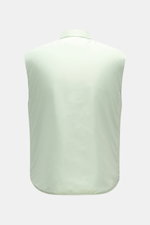 Rückansicht der pastellgrünen 04651/ A trip in a bag Outdoorweste 'Padded Nylon' aus hochwertiger Microfaser mit glattem Griff, Stehkragen und Slim Fit.