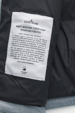 Stone Island Daunenweste 'Matt Ripstop Cordura' rauchblau von innen fotografiert mit hochwertiger Microfaser, glattem Griff, wind- und wasserabweisend, wärmender Daunenfüllung, Regular Fit, Zwei-Wege-Reißverschluss, wattiertem Kragen, vier Fronttaschen, r