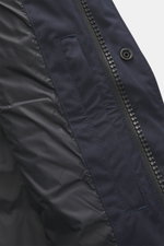 Nahaufnahme der Canada Goose Daunenweste 'Legacy Freestyle' dark navy von innen mit robustem Zwei-Wege-Reißverschluss, strapazierfähiger Microfaser, geschmeidigem Futterstoff und einer Innentasche.