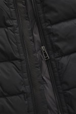 Belstaff Daunenweste 'Compound' schwarz, Detailaufnahme Reißverschluss, hochwertige Microfaser, glatter Griff, leichte Daunenfüllung, wasserabweisend, Slim Fit.