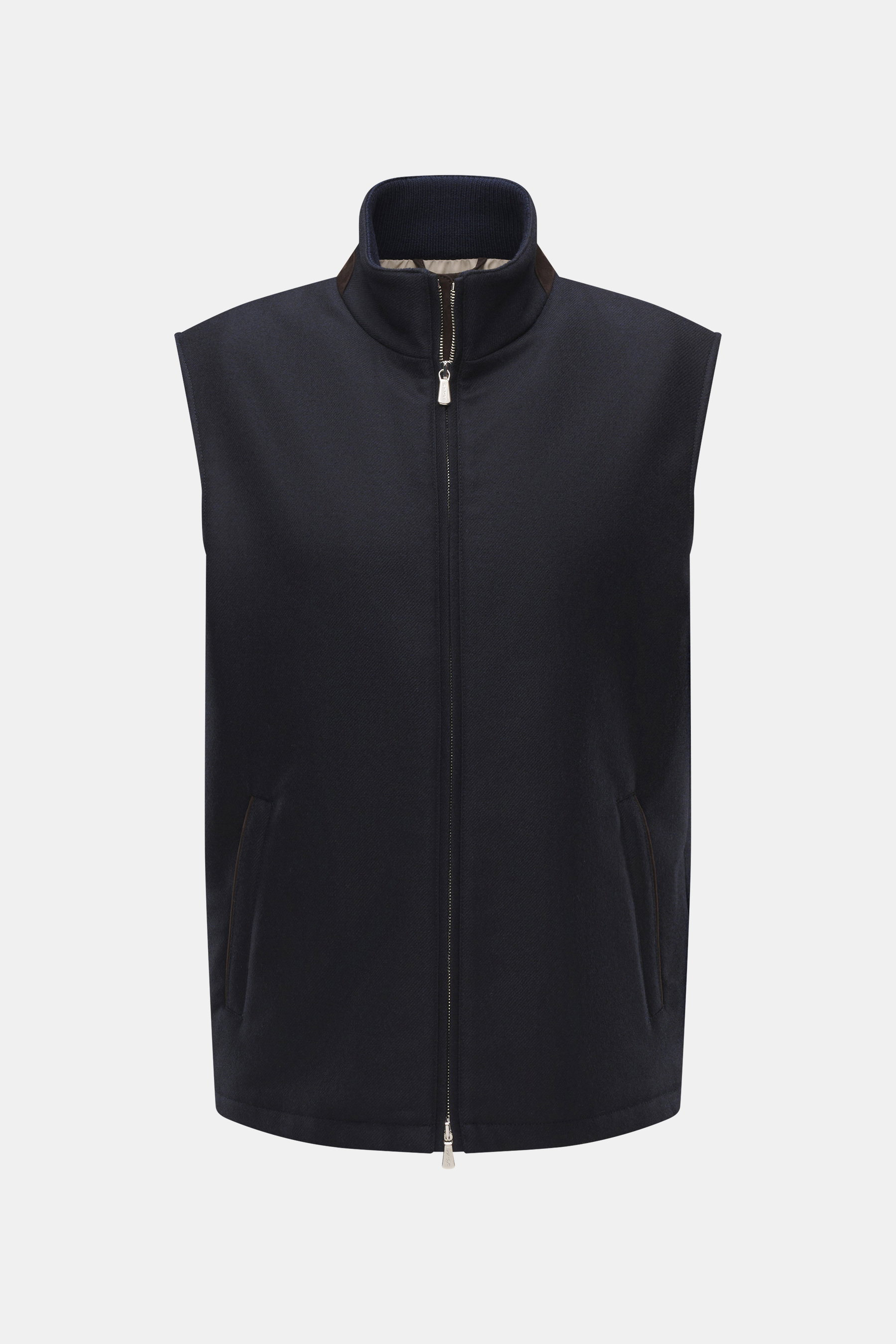 Mandelli Outdoor-Weste navy, frontale Ansicht, Mix aus Wolle und Cashmere, geschmeidiger Griff, Ziegenleder-Details, Slim Fit, Zwei-Wege-Reißverschluss, Stehkragen mit Rippstrick, schräge Leistentaschen mit Zipper, glatter Futterstoff, zwei Innentaschen.
