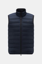 UBR Daunenweste 'Sonic' navy, frontale Nahaufnahme, hochwertige elastische Microfaser, weicher Griff, wasserabweisend, Slim Fit, Zwei-Wege-Reißverschluss, Daunenfüllung, reflektierender Logo-Print.