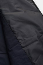 Nahaufnahme der UBR Outdoor-Weste 'Raptor' navy von innen, zeigt weiche Microfaser, leichte Wattierung und tonales Futter.