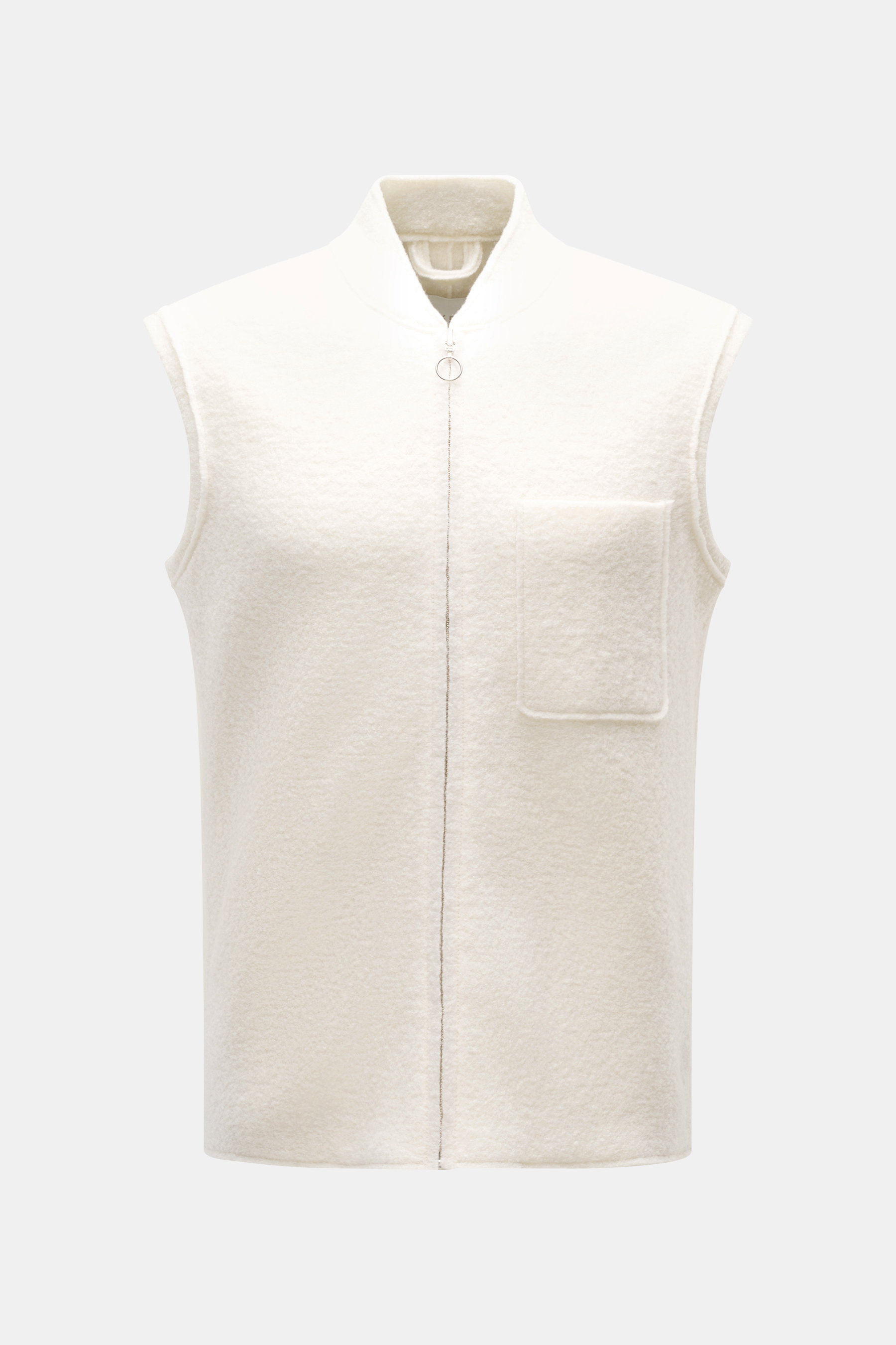 Frontansicht der 04651/ A trip in a bag Woll-Weste 'Boiled' offwhite aus Bouclé-Strick, gewalkte Qualität, weicher Griff, Raw-Edge-Finish, Slim Fit, Metall-Reißverschluss, Stehkragen, aufgesetzte Brusttasche, kleines Weblabel, Unconstructed Design.