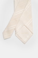 Close-up top-down view of Tom Ford Silk tie cream/white striped showing fine graphic weave pattern and subtle sheen.

Additional description:
<p>Italian craftmanship: This classic tie by TOM FORD in pure silk combines timeless elegance with a fine, graphi