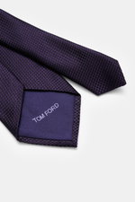 Tom Ford Seidenkrawatte dunkelviolett/schwarz gemustert mit zeitlosem Hahnentritt, Logo-Stitching, reine Seide, dezentem Glanz, 8 cm breit, detailnah von oben.