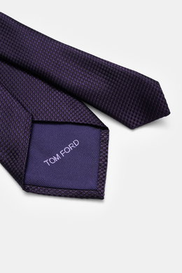 Tom Ford Seidenkrawatte dunkelviolett/schwarz gemustert mit zeitlosem Hahnentritt, Logo-Stitching, reine Seide, dezentem Glanz, 8 cm breit, detailnah von oben.