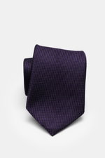 Tom Ford Seidenkrawatte dunkelviolett/schwarz gemustert in Nahaufnahme, reine Seide, dezent glänzend mit Hahnentrittmuster, 8 cm breit, made in Italy.