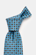 Cesare Attolini Seidenkrawatte 'Ventaglio' rauchblau/braun gemustert, Nahaufnahme von oben, reine Seide, glatter Griff, dezenter Glanz, florales Muster, Made in Italy, Breite 8,5 cm.