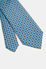 Cesare Attolini Seidenkrawatte 'Ventaglio' rauchblau/braun gemustert, florales Muster, reine Seide, glatter Griff, dezenter Glanz, Made in Italy, Breite 8,5 cm, flach liegend fotografiert.