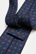 Cesare Attolini Silk tie 'Ventaglio' dark blue/green/rust brown patterned shown from a close-up side angle, pure silk, smooth feel, subtle shine, noble paisley pattern, made in Italy, width: 8.5 cm.