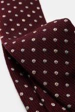 Borrelli Krawatte dunkelrot/silbergrau gepunktet, Nahaufnahme schräg von oben, klare Webstruktur, Mix aus Seide und Schurwolle, Made in Italy.