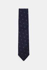 Borrelli Krawatte navy/hellblau gemustert, frontal fotografiert, handgefertigt aus Seide und Schurwolle, dezenter Glanz, grafisches Muster, tonaler Futterstoff, Made in Italy, Breite 8 cm.
