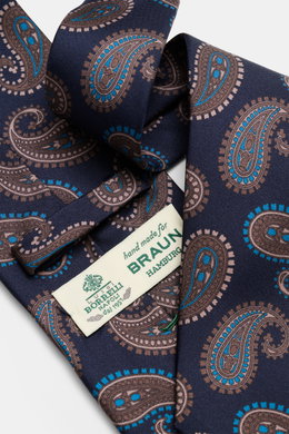 Borrelli Seidenkrawatte navy/blau/taupe gemustert, handgefertigt aus reiner Seide, dezenter Glanz, grafisches Muster, tonaler Futterstoff, Made in Italy, Breite 8 cm, Nahaufnahme von oben.
