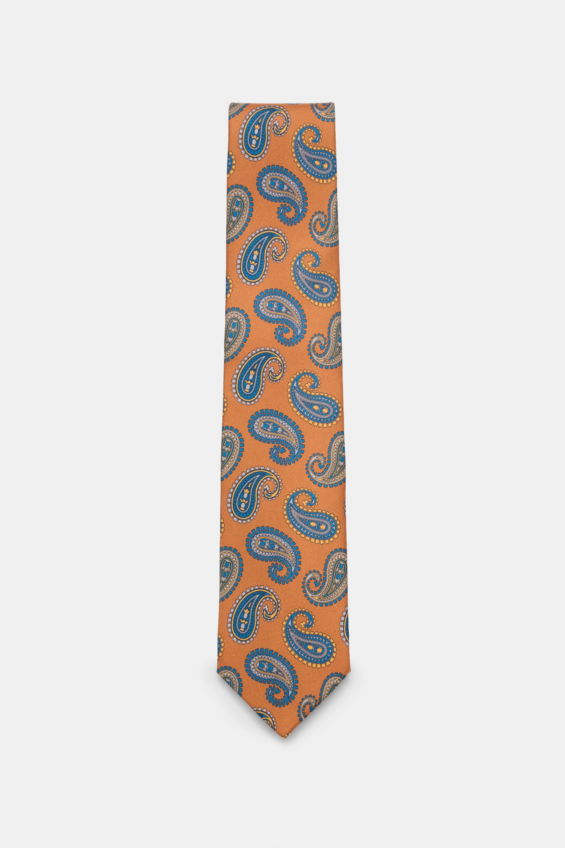 Borrelli Seidenkrawatte orange/dunkelblau/rauchblau gemustert, handgefertigt aus reiner Seide, dezenter Glanz, grafisches Muster, tonaler Futterstoff, Made in Italy, Breite 8 cm, Frontalaufnahme.