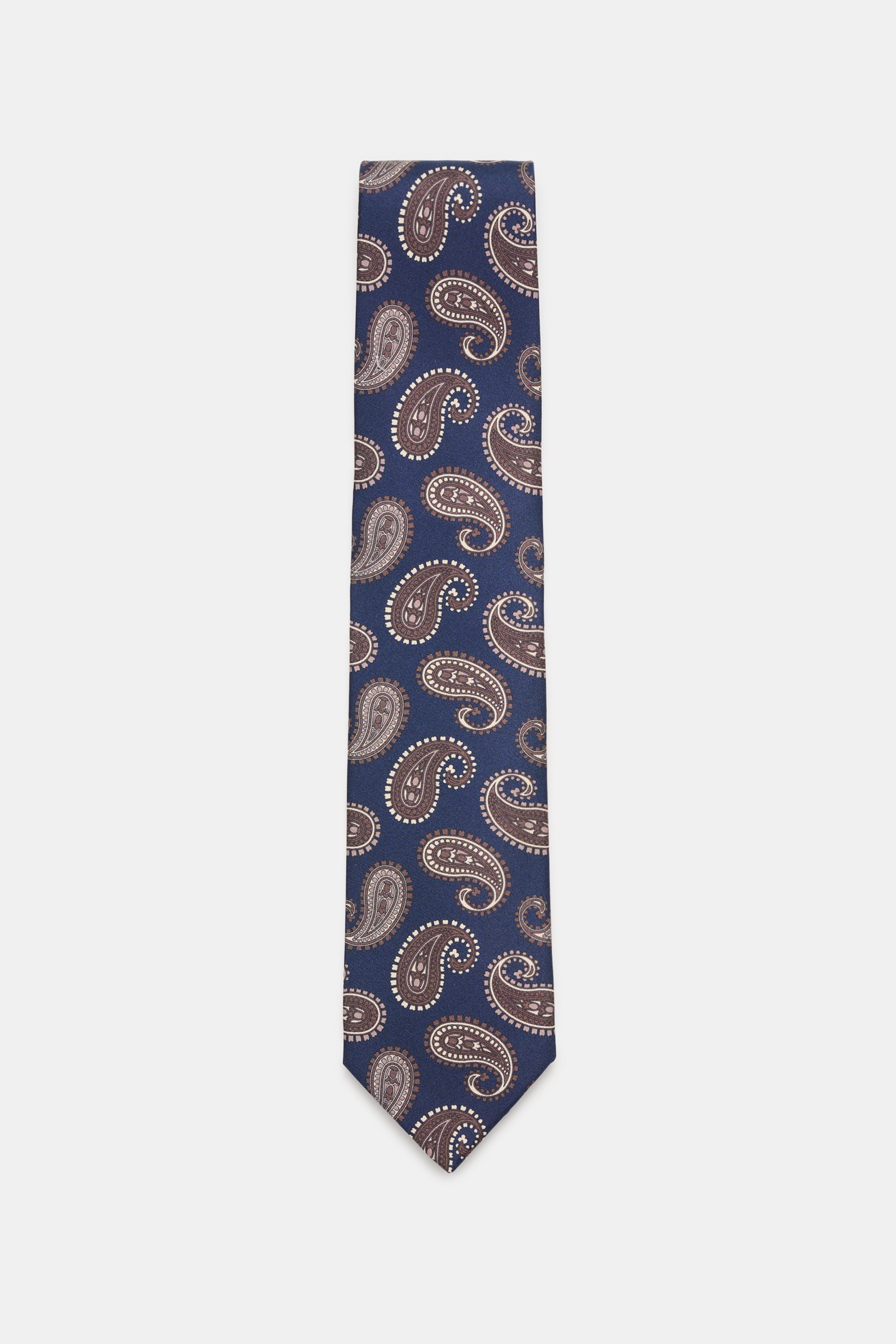 Borrelli Seidenkrawatte navy/beige/taupe gemustert, frontale Nahaufnahme, handgefertigt aus reiner Seide, dezenter Glanz, grafisches Muster, tonaler Futterstoff, Made in Italy, Breite 8 cm