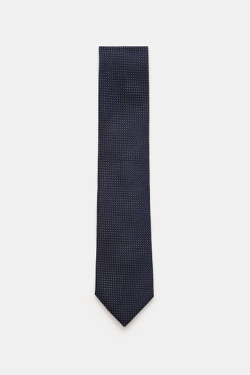 Zegna Seidenkrawatte navy/creme gemustert, frontal fotografiert, reine Seide, dezenter Glanz, grafisches Webmuster, kontrastfarbener Futterstoff, Made in Italy, ca. 8 cm breit.